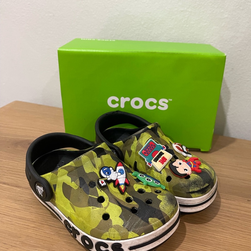 CROCS Green Camouflage Clogs with Fun Charms